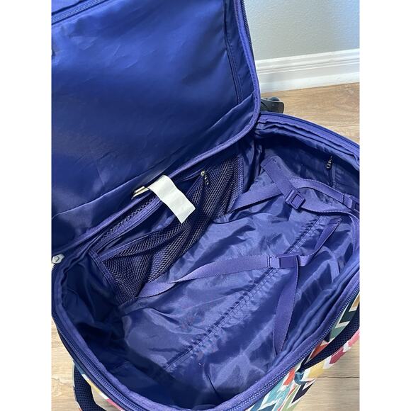 Pottery Barn Kids Teen Getaway Rolling Carry On Luggage Spinner Suitcase Chevron - Picture 6 of 11